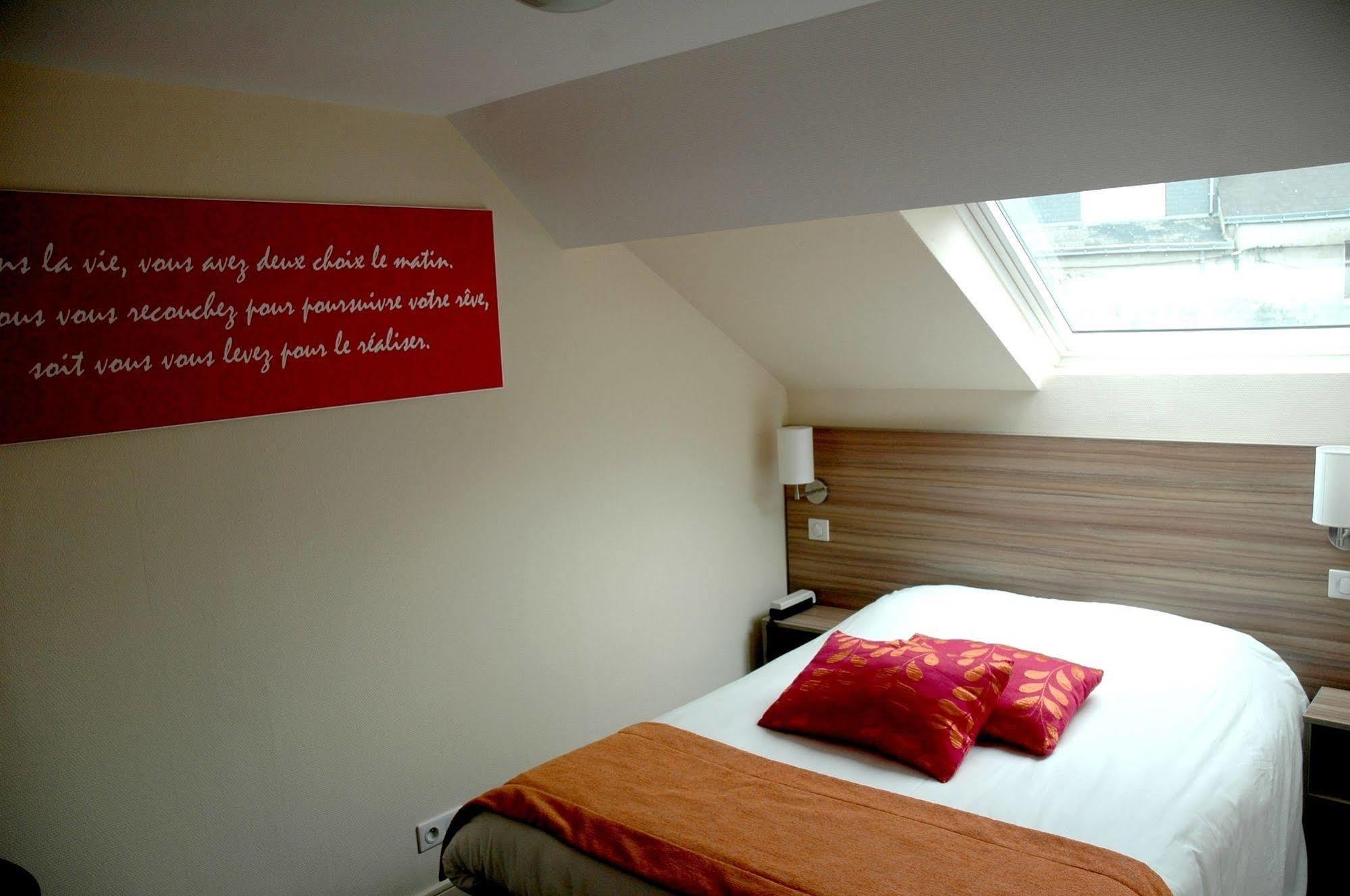 Logis Hotel Le Chene Vert Savenay Eksteriør billede